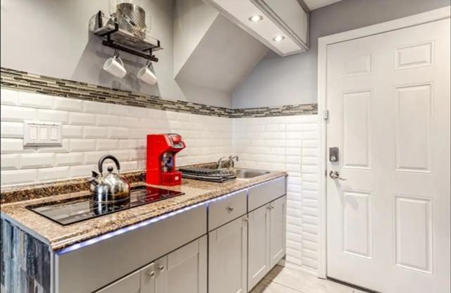 Brooklyn Spacious Space With Private Entrance, Bathroom, & Backyard - Full-Kitchen New York Exteriör bild